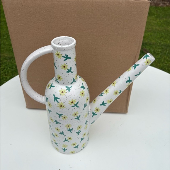 NWT Urban Outfitters Daisy Watering Can - Picture 11 of 11